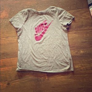 Nike shirt girls